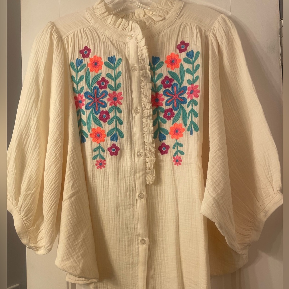 NWOT Easel Embroidered Floral Off White Blouse in Small - Picture 7 of 12